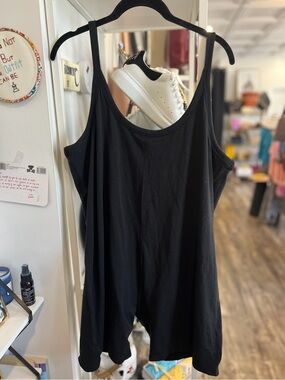 nuuds Black Scoop-Neck Tank